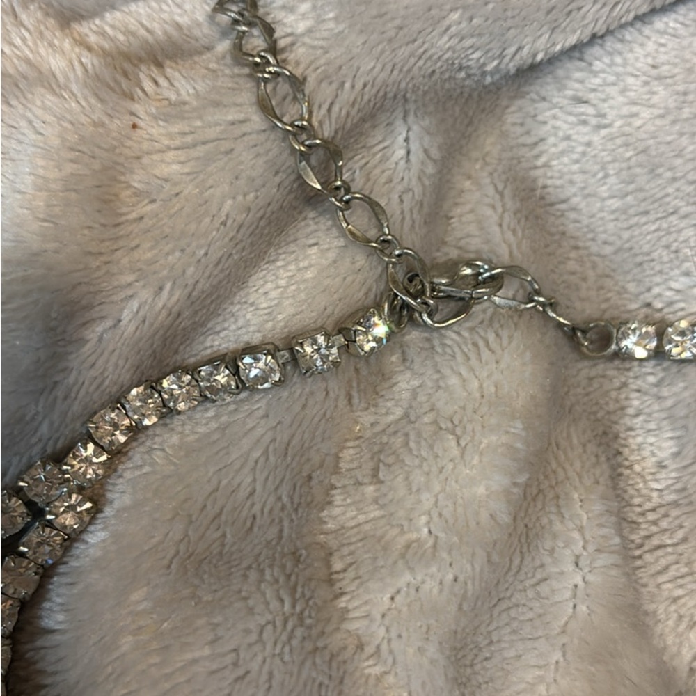 Silver Crystal Collar Necklace with Vintage Design - Picture 6 of 9